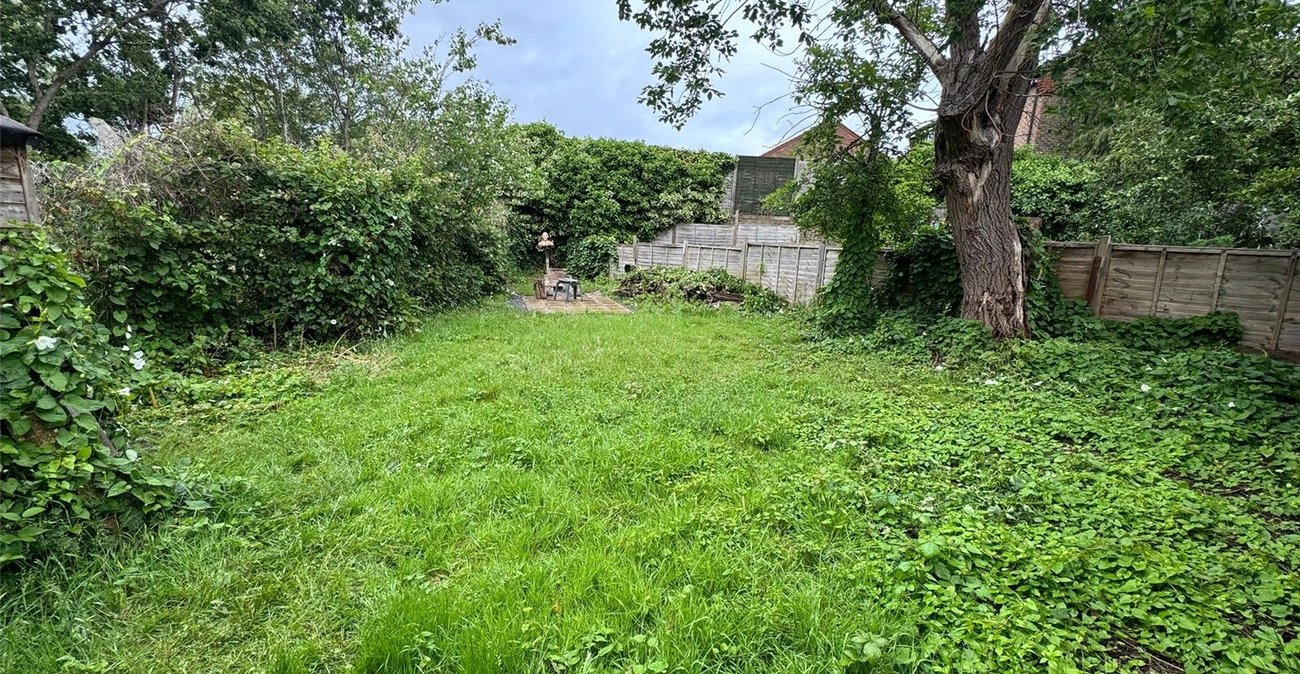 2 bedroom property for sale in London | Robinson Jackson
