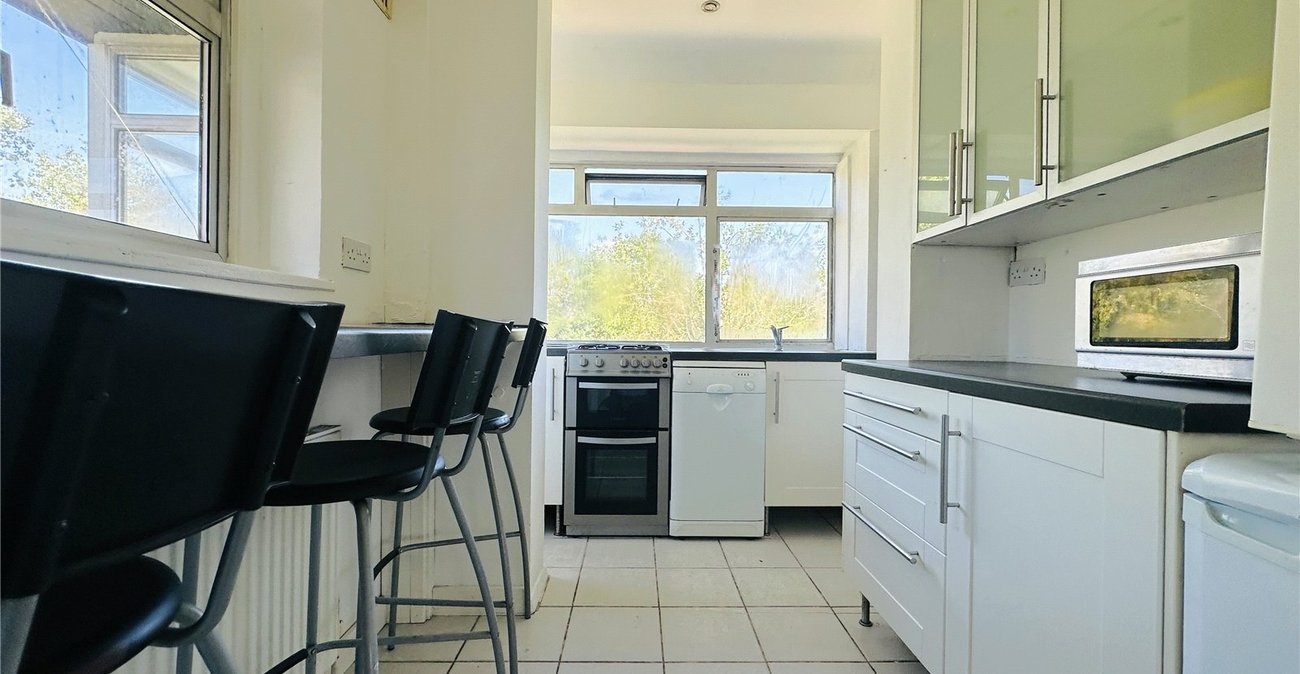 2 bedroom property for sale in London | Robinson Jackson