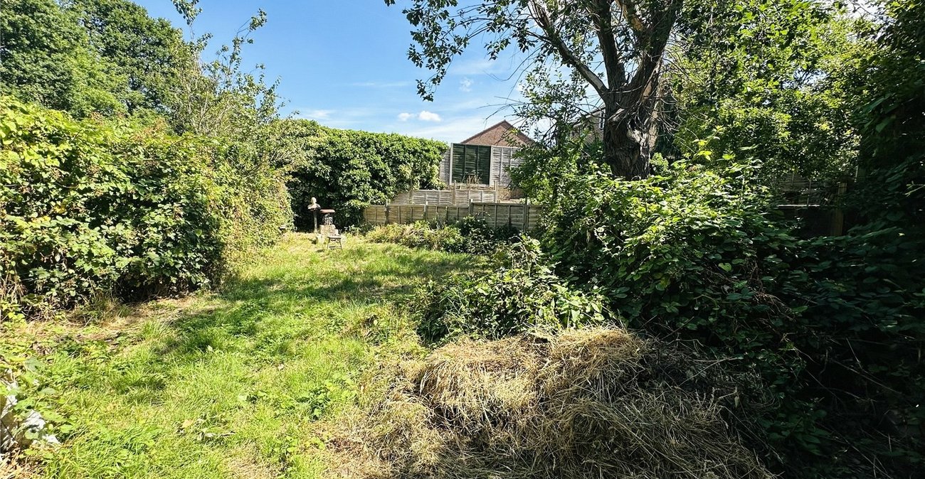 2 bedroom property for sale in London | Robinson Jackson