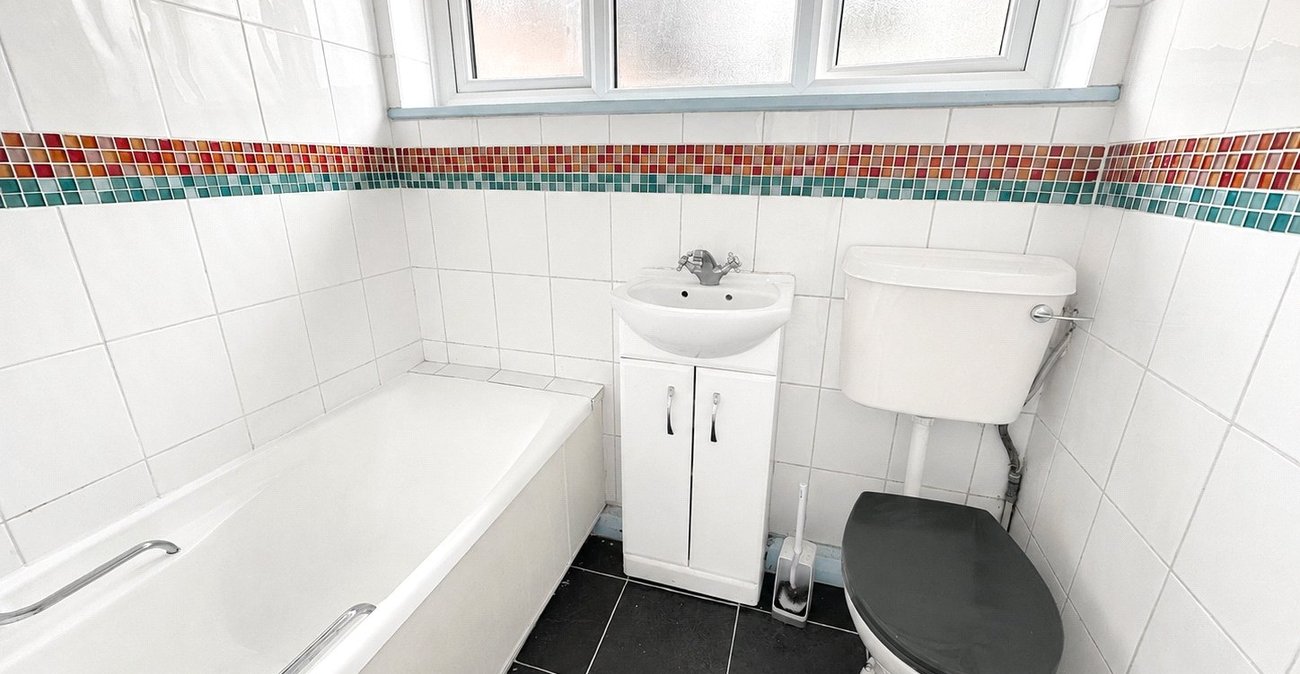 2 bedroom property for sale in London | Robinson Jackson