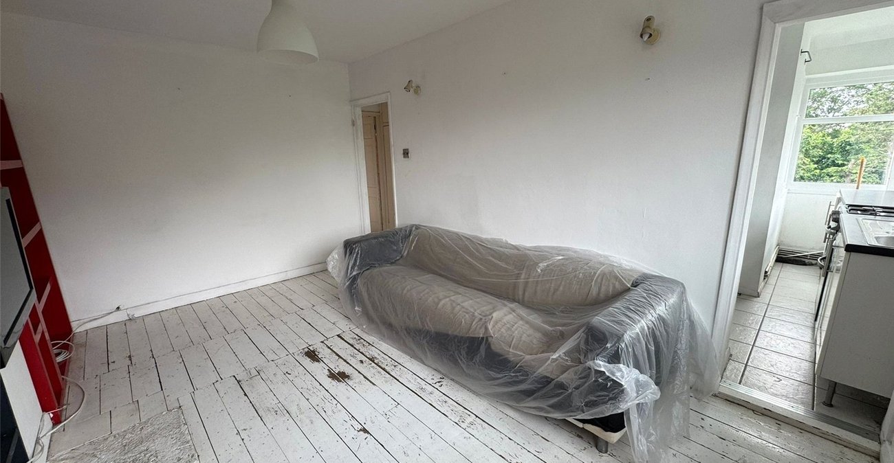 2 bedroom property for sale in London | Robinson Jackson