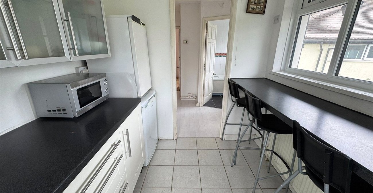 2 bedroom property for sale in London | Robinson Jackson