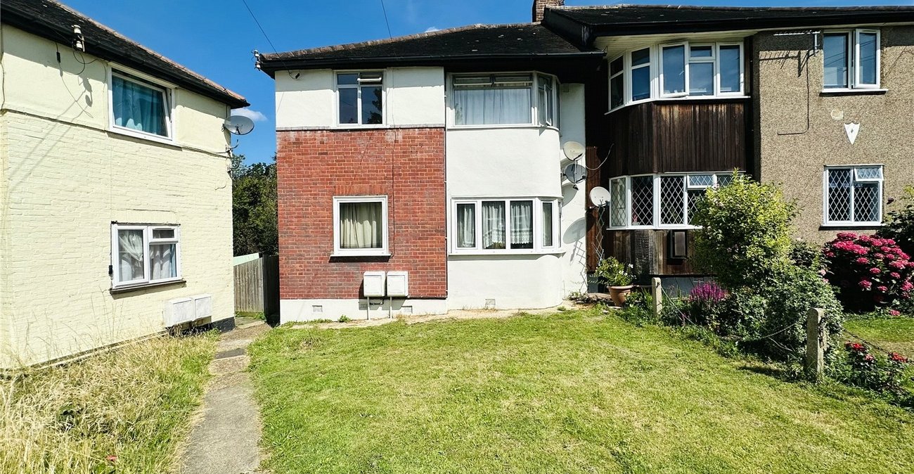 2 bedroom property for sale in London | Robinson Jackson