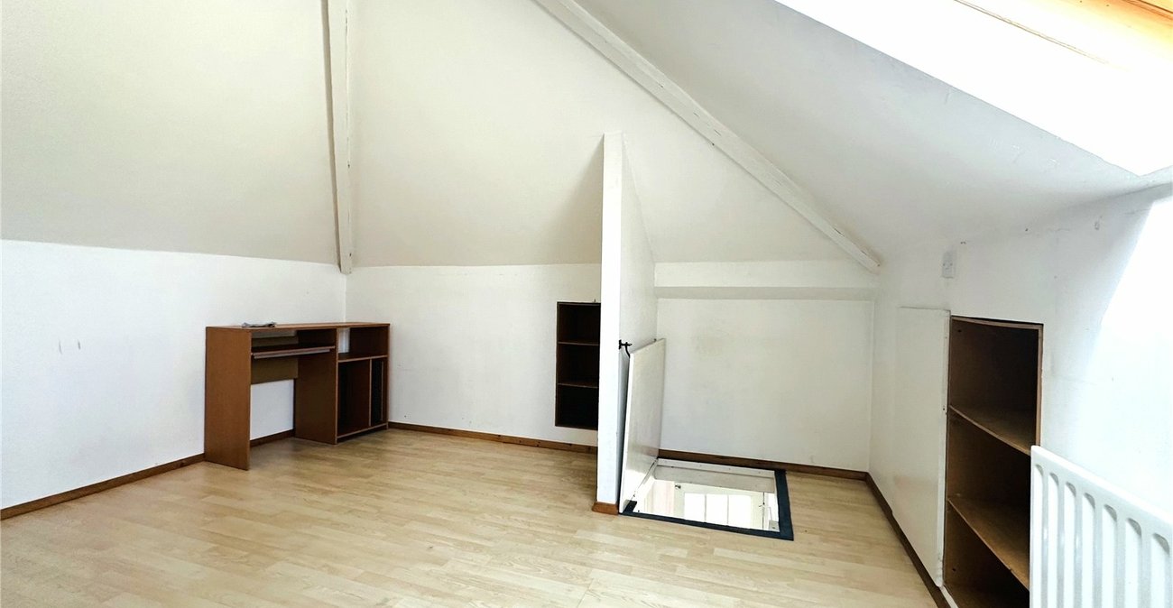 2 bedroom property for sale in London | Robinson Jackson