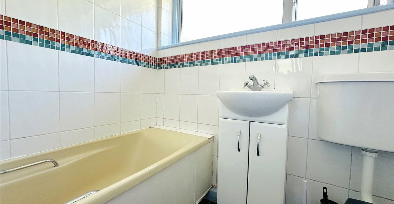 2 bedroom property for sale in London | Robinson Jackson