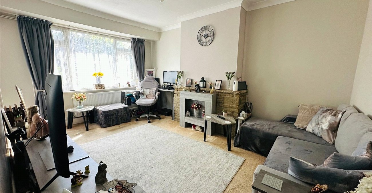 2 bedroom property for sale in London | Robinson Jackson