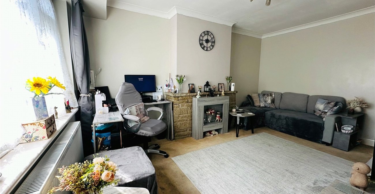 2 bedroom property for sale in London | Robinson Jackson
