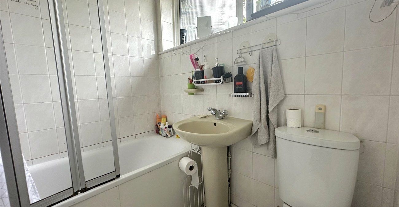 2 bedroom property for sale in London | Robinson Jackson