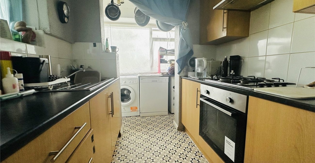2 bedroom property for sale in London | Robinson Jackson