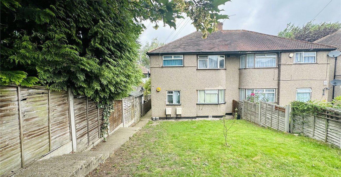 2 bedroom property for sale in London | Robinson Jackson