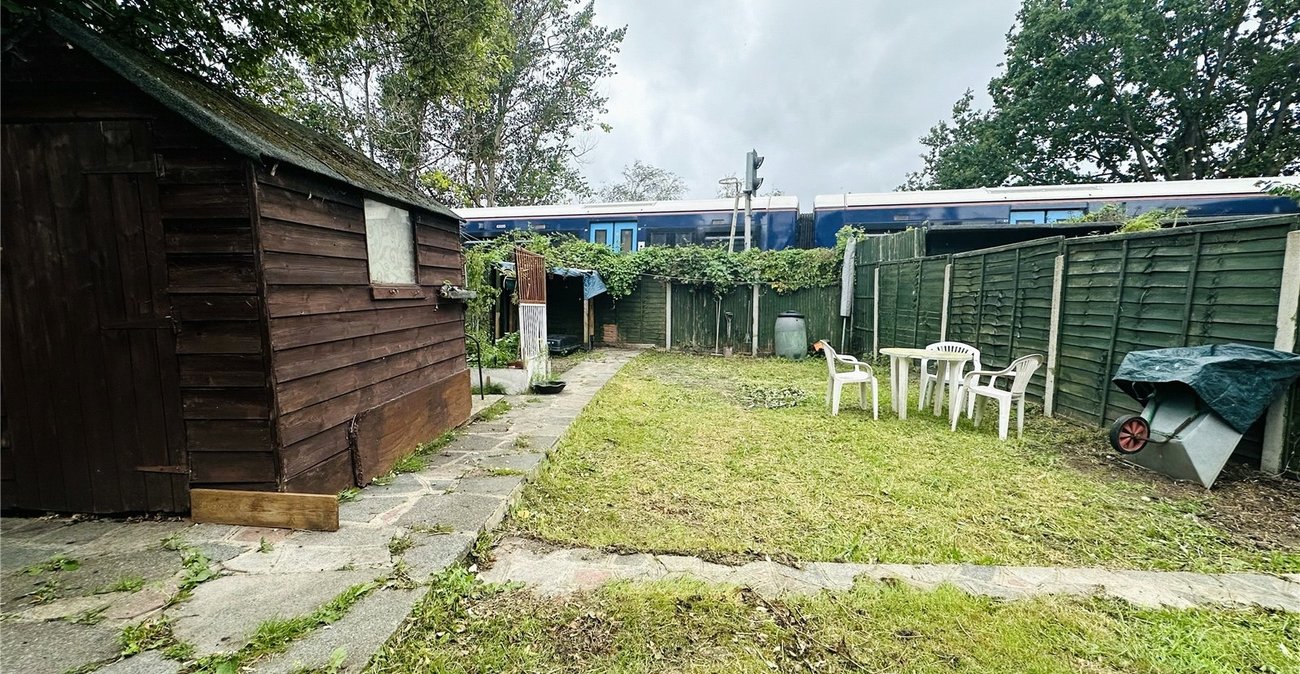 2 bedroom property for sale in London | Robinson Jackson