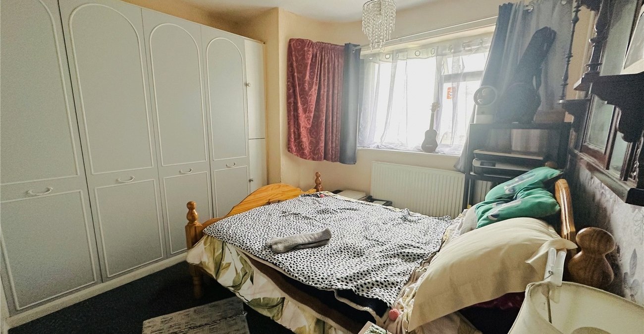 2 bedroom property for sale in London | Robinson Jackson