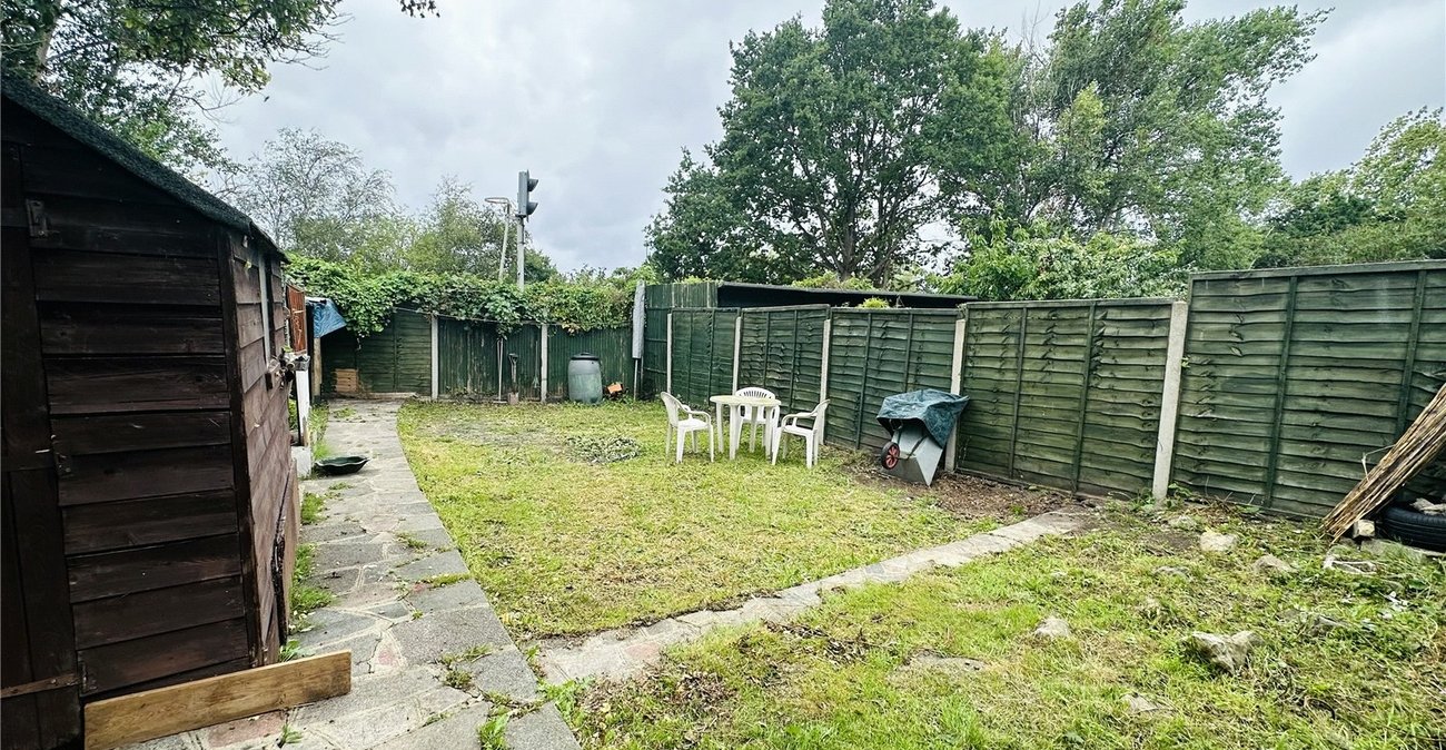 2 bedroom property for sale in London | Robinson Jackson