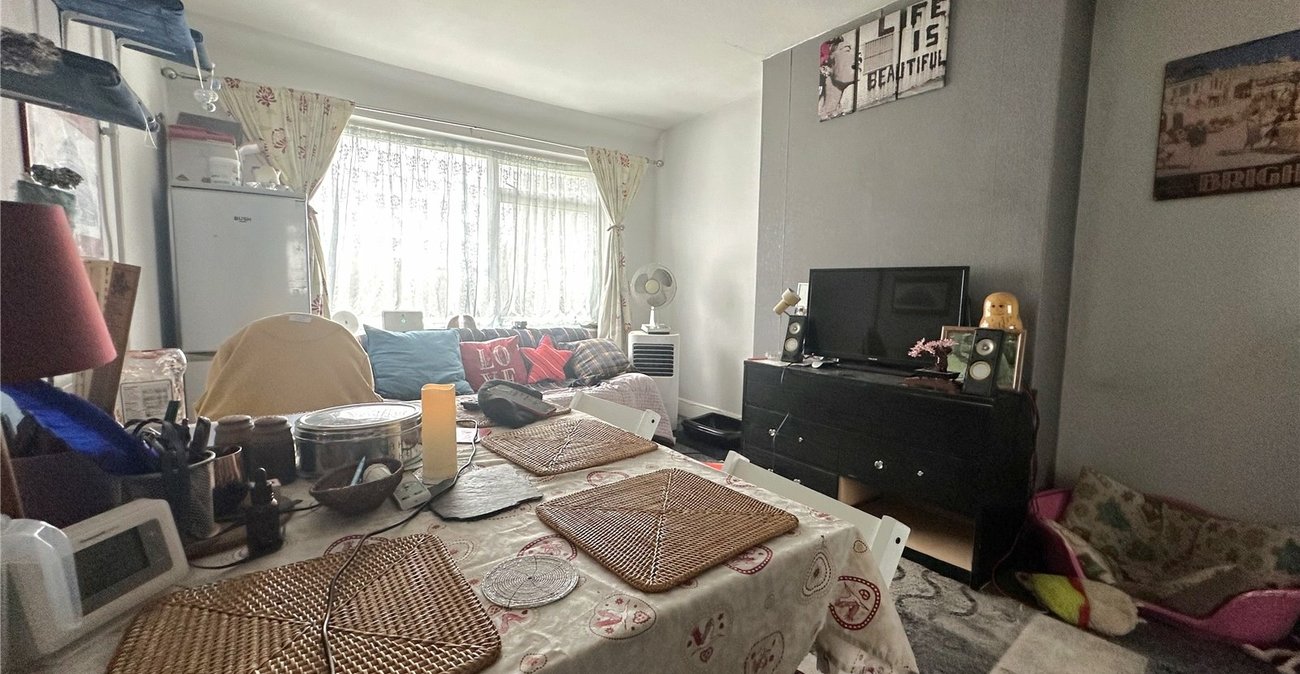 2 bedroom property for sale in London | Robinson Jackson