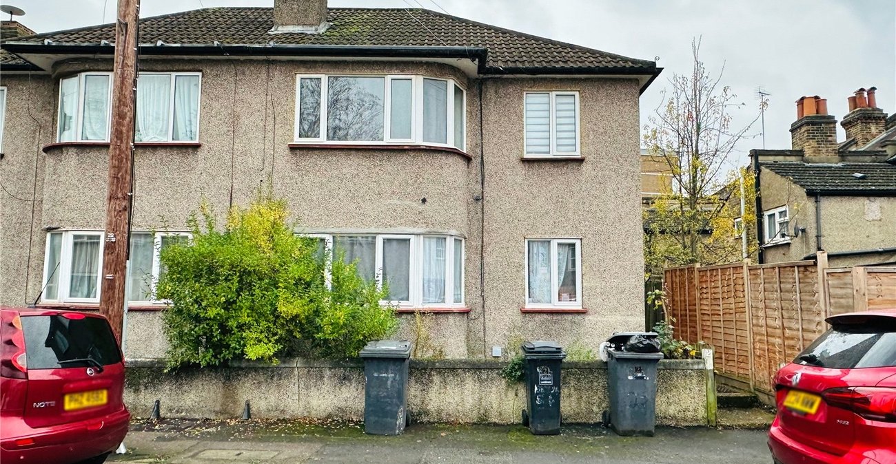 2 bedroom property for sale in London | Robinson Jackson