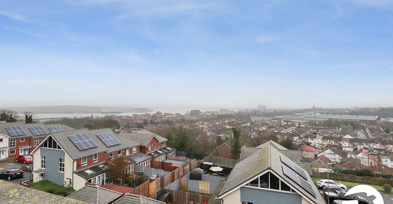 2 bedroom property for sale in Belvedere | Robinson Jackson