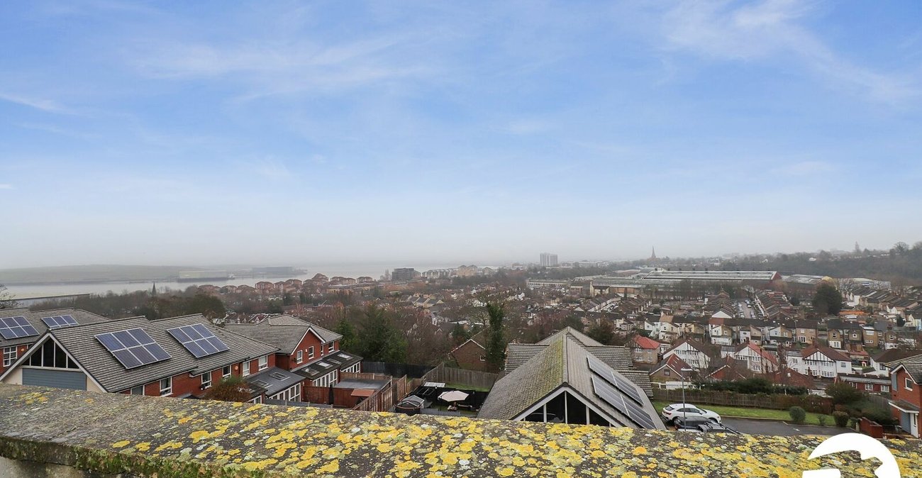 2 bedroom property for sale in Belvedere | Robinson Jackson