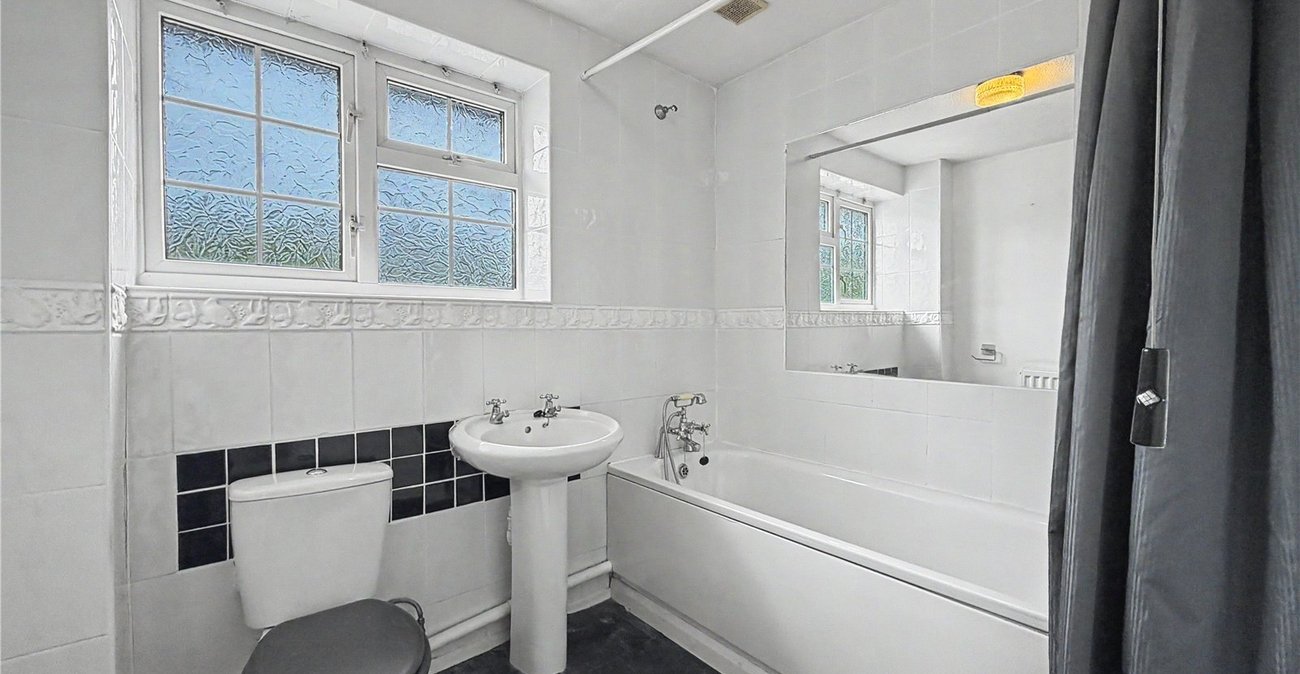 1 bedroom house for sale in Rainham | Robinson Michael & Jackson