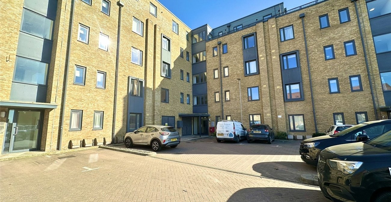 2 bedroom property for sale in Castle Hill | Robinson Jackson