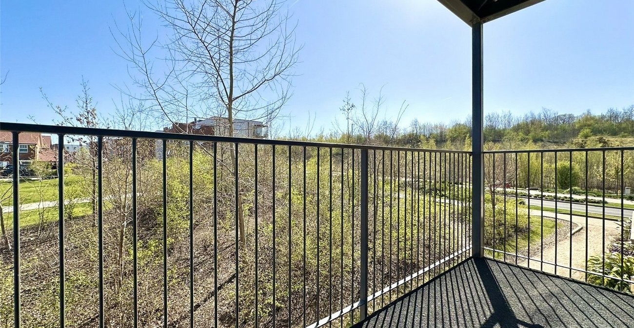 2 bedroom property for sale in Castle Hill | Robinson Jackson