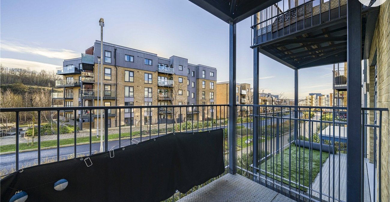 2 bedroom property for sale in Castle Hill | Robinson Jackson