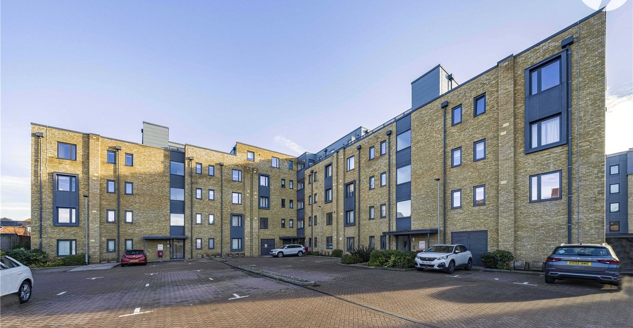 2 bedroom property for sale in Castle Hill | Robinson Jackson