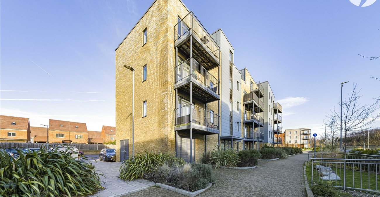 2 bedroom property for sale in Castle Hill | Robinson Jackson