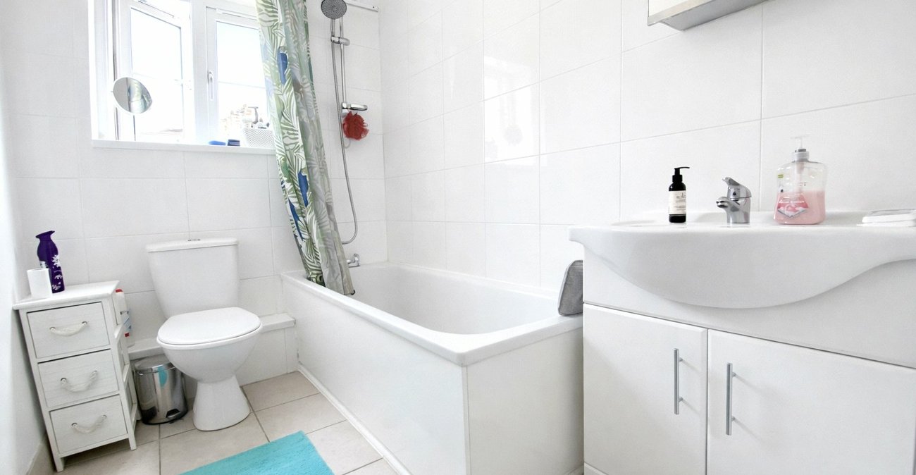 2 bedroom property for sale in Lewisham | Robinson Jackson