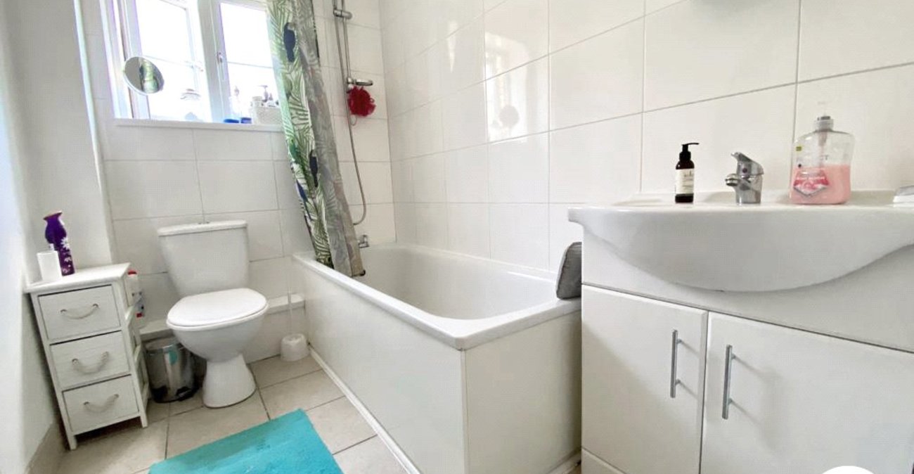 2 bedroom property for sale in Lewisham | Robinson Jackson
