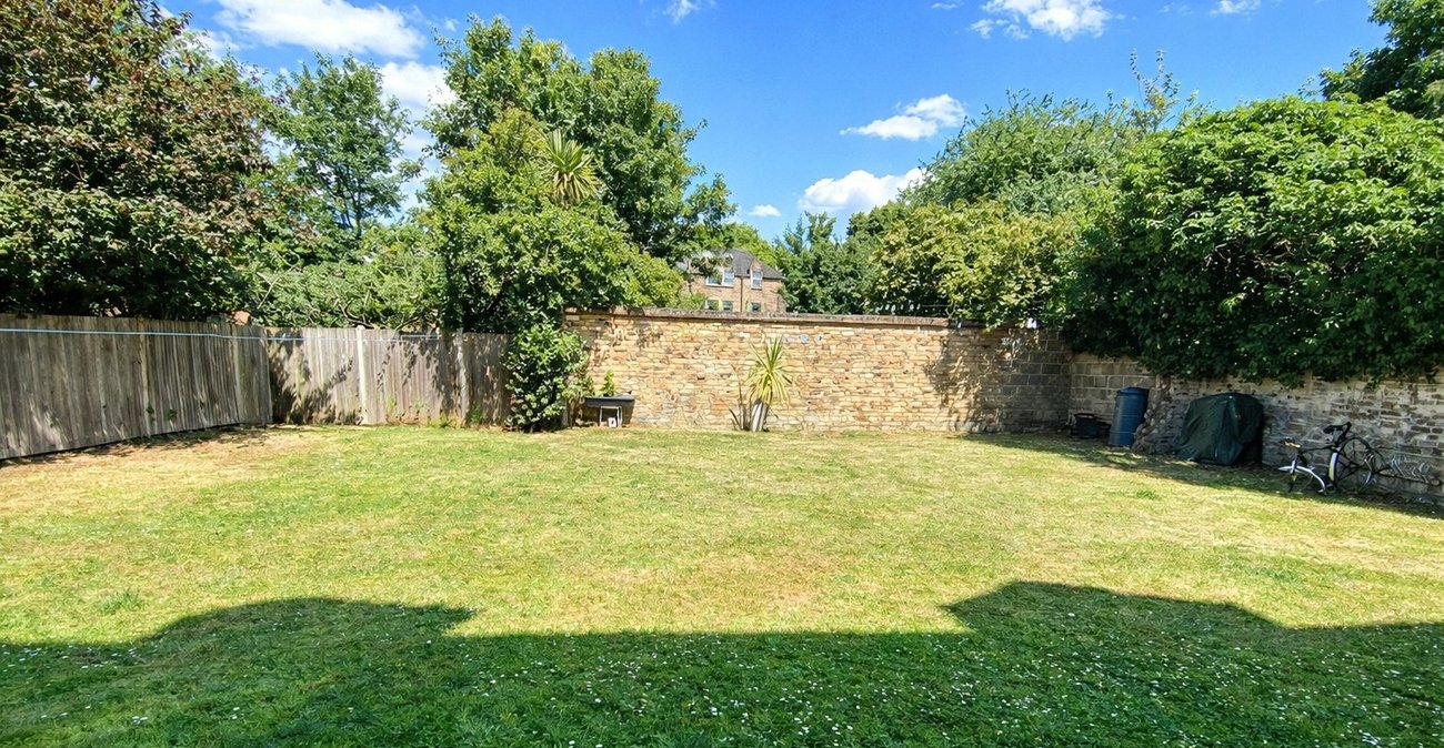 2 bedroom property for sale in Lewisham | Robinson Jackson