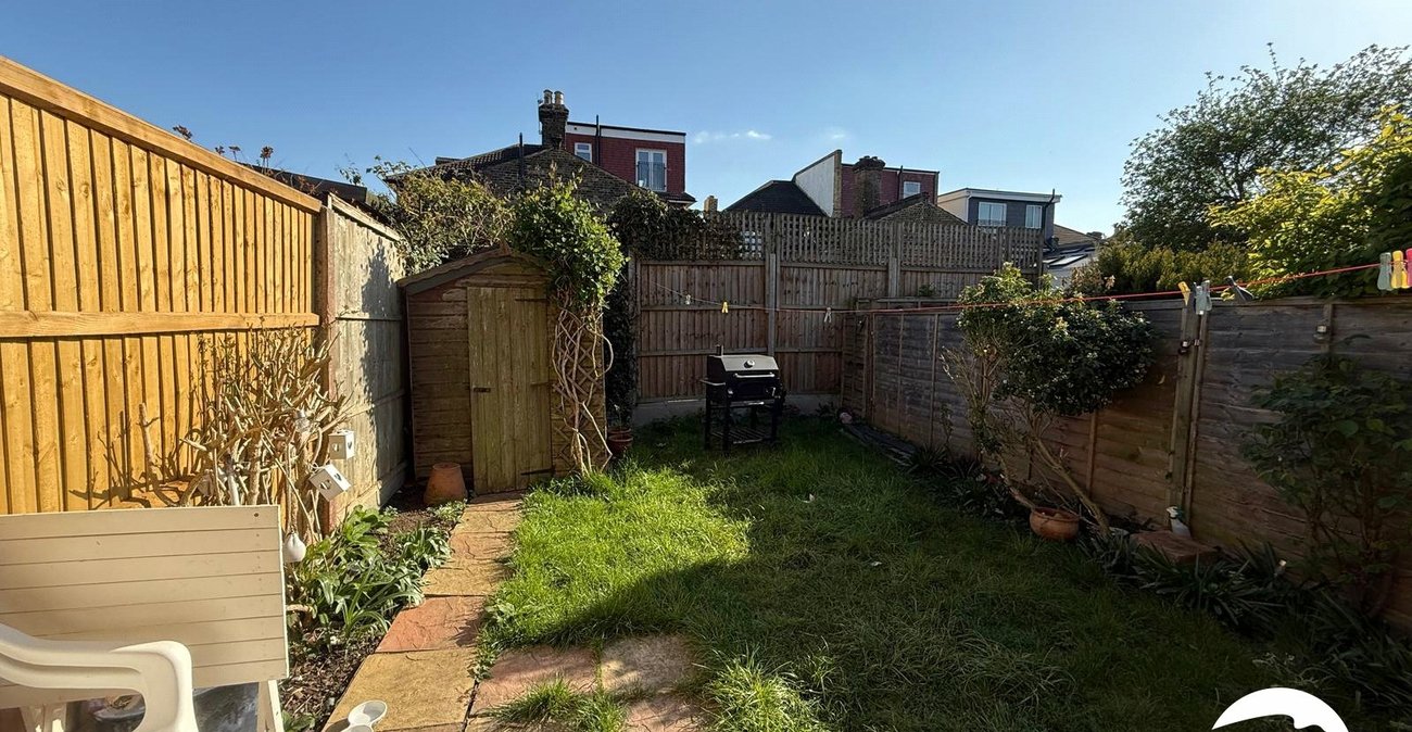 4 bedroom house for sale in London | Robinson Jackson