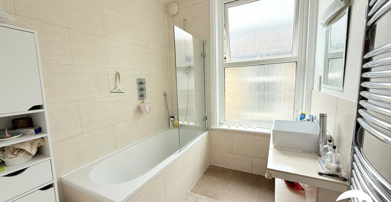 4 bedroom house for sale in London | Robinson Jackson