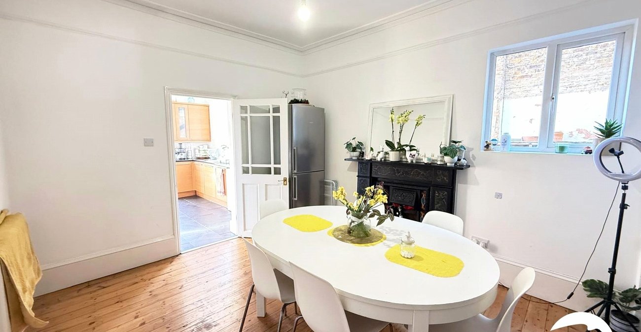 4 bedroom house for sale in London | Robinson Jackson