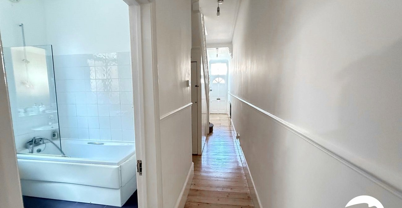 4 bedroom house for sale in London | Robinson Jackson