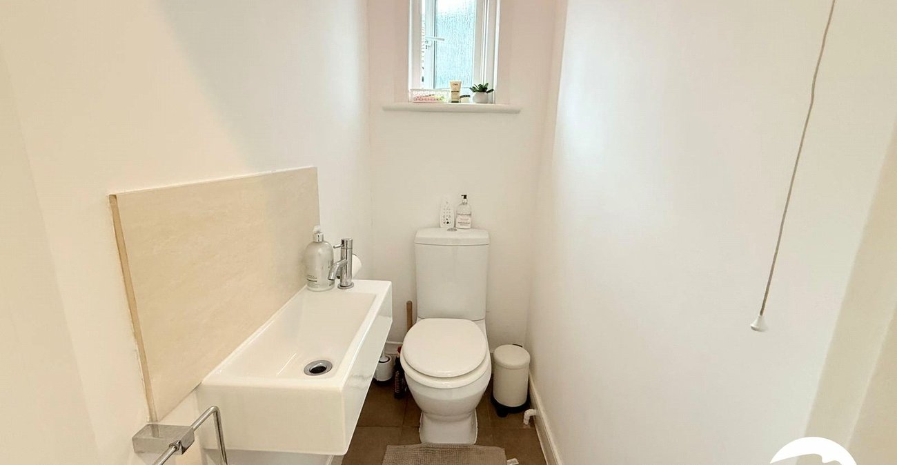 4 bedroom house for sale in London | Robinson Jackson