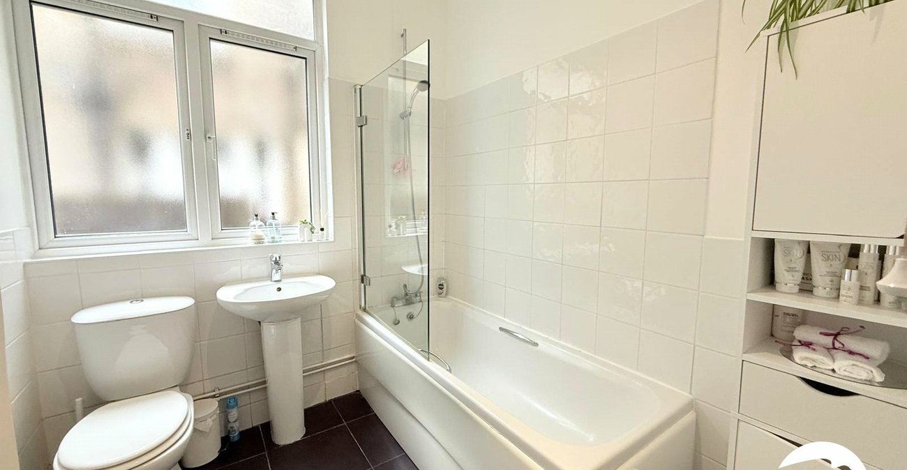 4 bedroom house for sale in London | Robinson Jackson