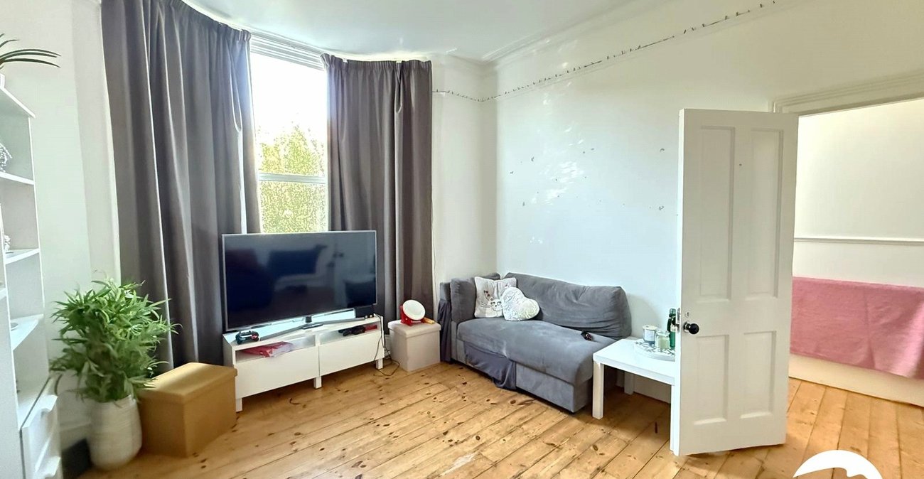 4 bedroom house for sale in London | Robinson Jackson