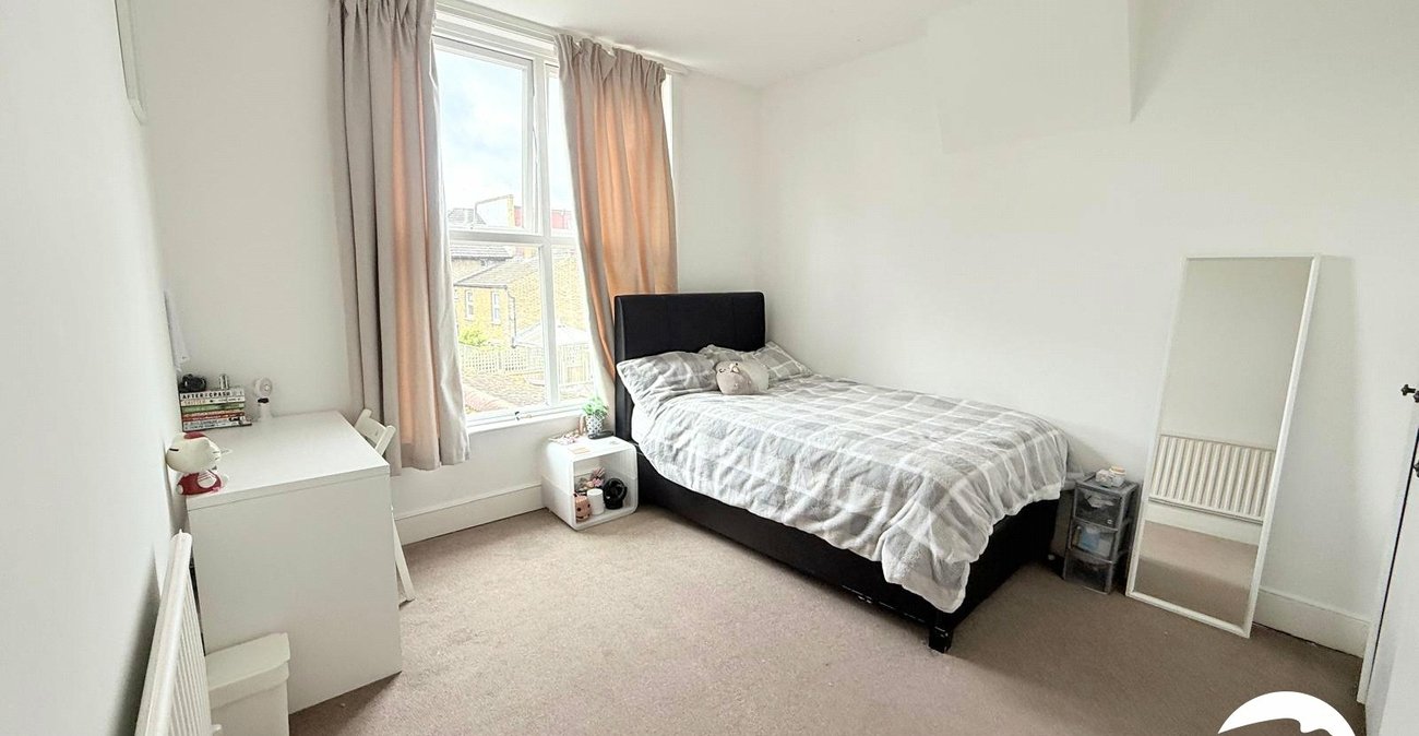 4 bedroom house for sale in London | Robinson Jackson