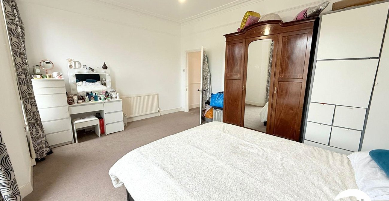 4 bedroom house for sale in London | Robinson Jackson