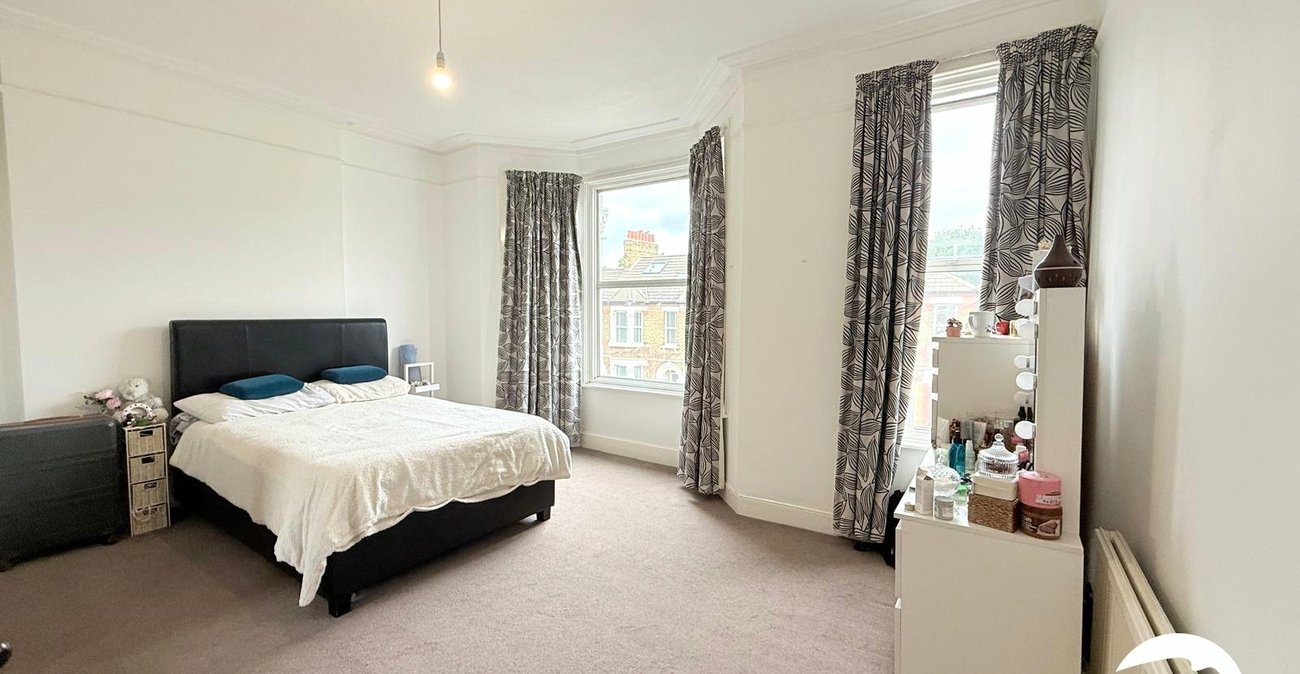 4 bedroom house for sale in London | Robinson Jackson