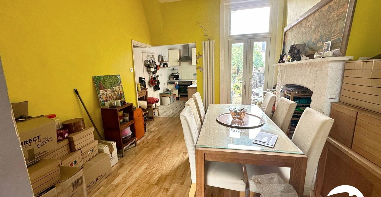 3 bedroom house for sale in London | Robinson Jackson