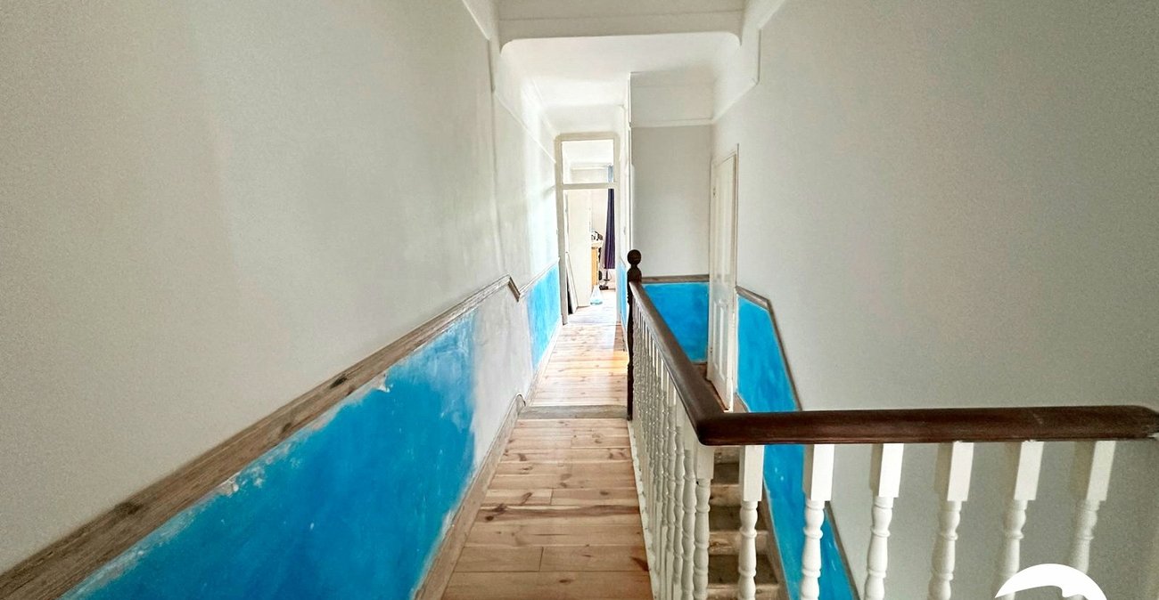 3 bedroom house for sale in London | Robinson Jackson