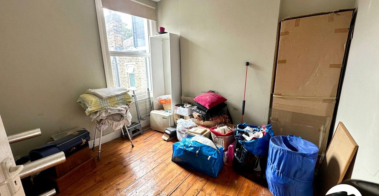 3 bedroom house for sale in London | Robinson Jackson