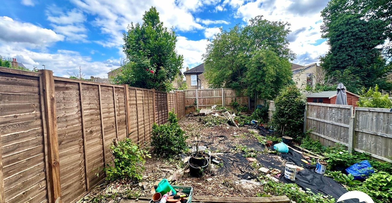 3 bedroom house for sale in London | Robinson Jackson