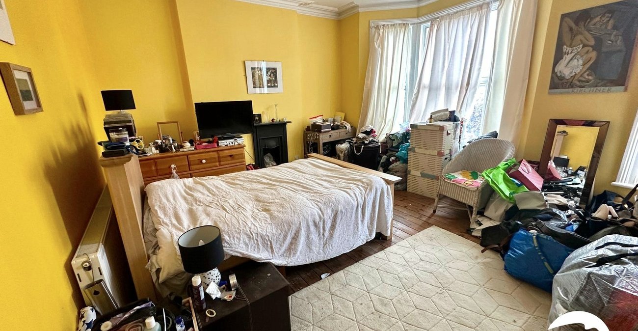 3 bedroom house for sale in London | Robinson Jackson