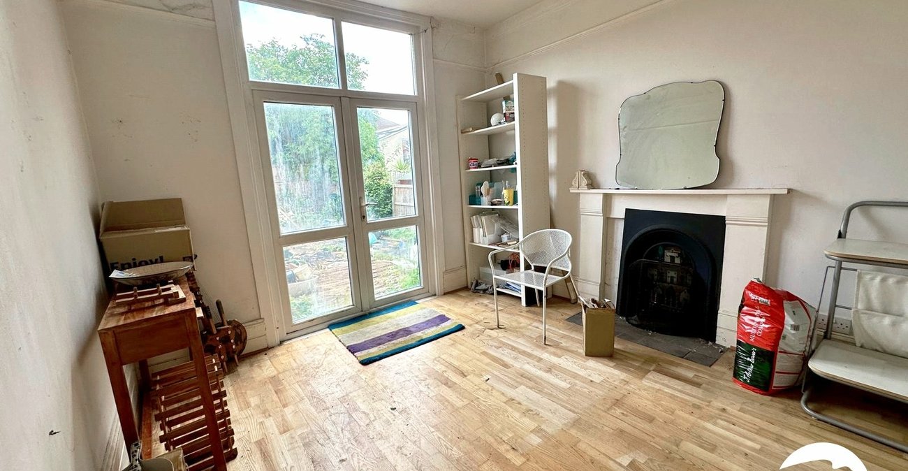 3 bedroom house for sale in London | Robinson Jackson