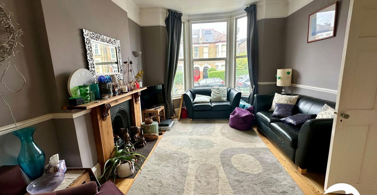 3 bedroom house for sale in London | Robinson Jackson