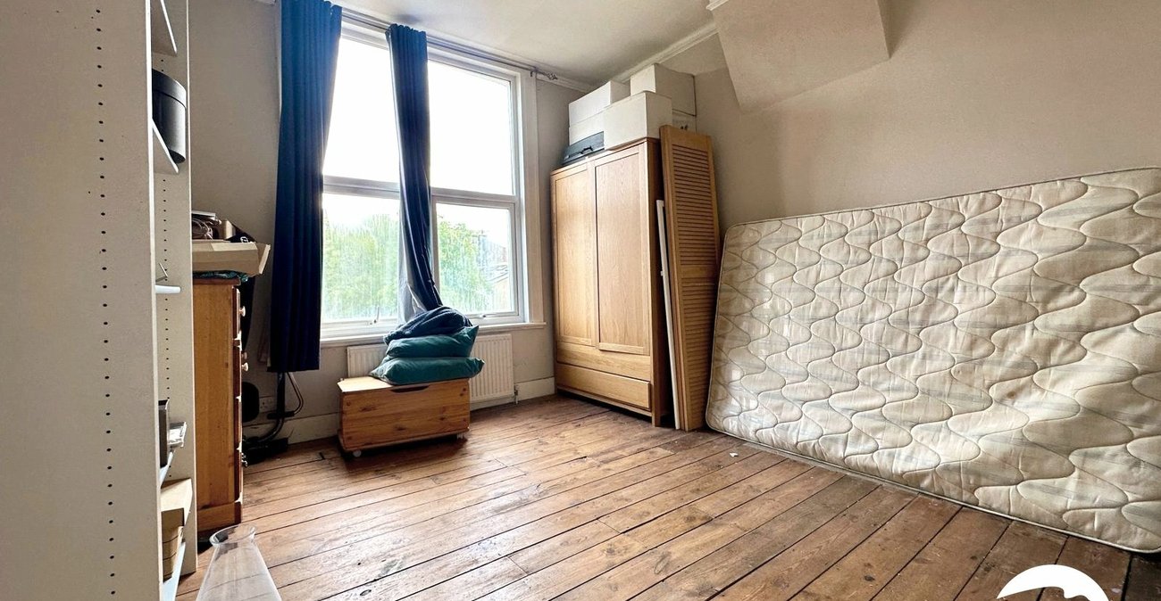 3 bedroom house for sale in London | Robinson Jackson