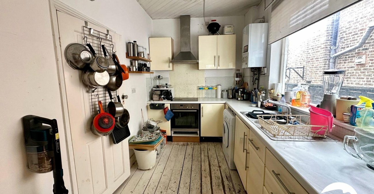 3 bedroom house for sale in London | Robinson Jackson