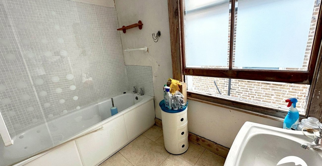 3 bedroom house for sale in London | Robinson Jackson